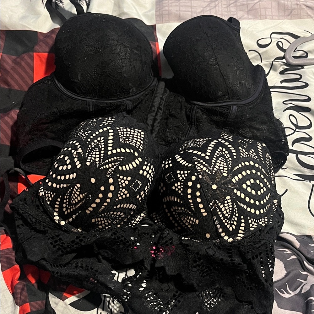 La SENZA Black Lace Push-Up Bra with Cutout Floral Pattern